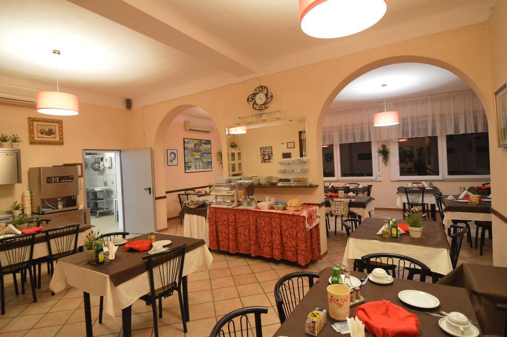 Hotel VistaMare Viserba Rimini Exterior foto